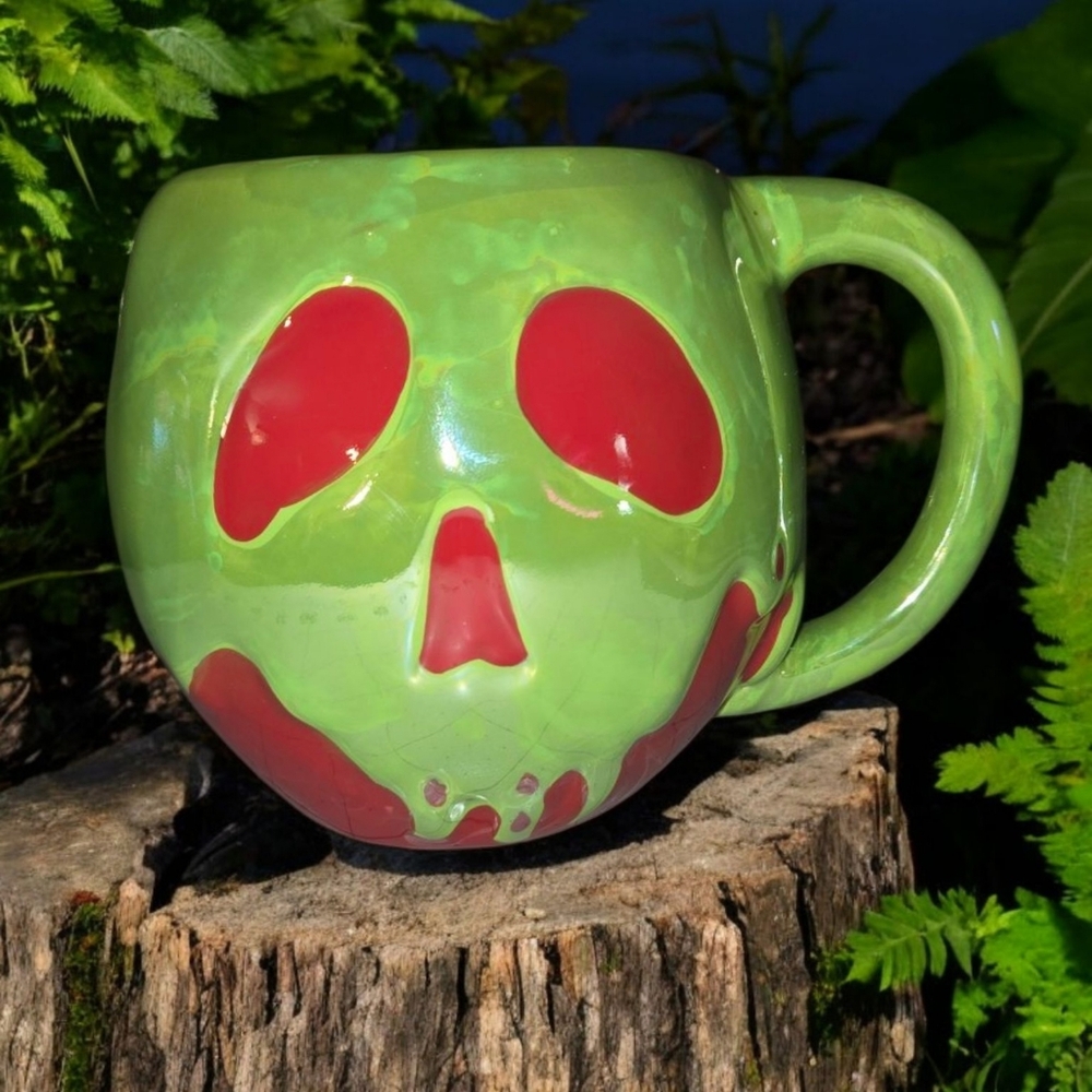 Disney Villains Snow White Wicked Queen Poison Apple Mug Green Red New